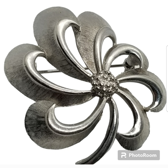 VINTAGE SILVERTONED MID CENTURY MODERN FLOWER DESIGN BROOCH - Picture 3 of 3